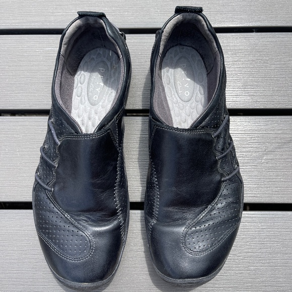 Privo Shoes - Privo by Clark black slip on shoes